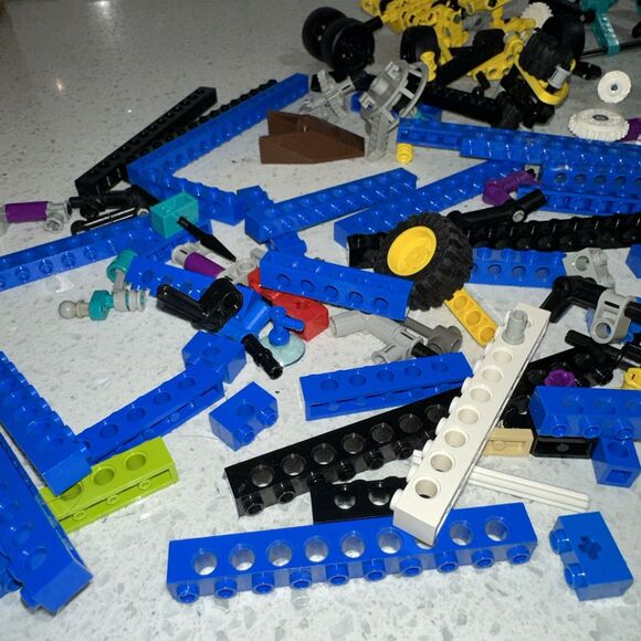 LEGO Technic Bulk 1lb 4oz Pounds Gears Bricks Wheels Teal Yellow Blue Grey Black - Picture 3 of 4